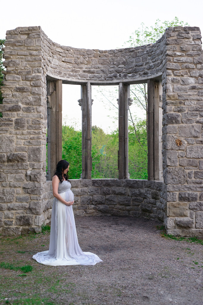 Breathtaking Maternity Picture taken at ruins